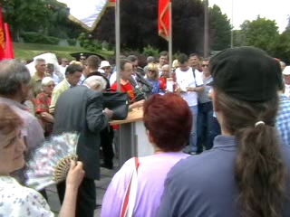 Mr Milan Todić, sekretar GK KS u Beogradu, govori na protestnom mitingu!
